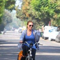 Haylie Duff riding her bike in Toluca Lake | Picture 84038